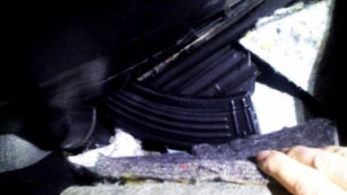 Автомат „Калашников” в арматурно табло на кола