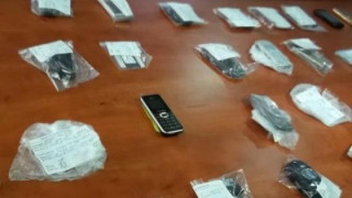 Студентка в кошмар, на нейно име 250 сим-карти