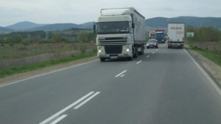 Горящ ТИР затвори "Хемус"