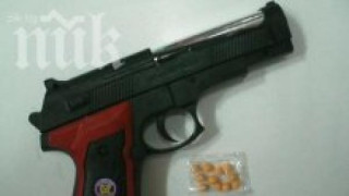 Деца се сбиха на село, едното хлапе извади пистолет