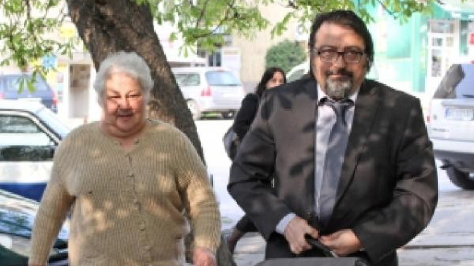 Назначиха тройна психиатрична експертиза за майката на стрелеца от Лясковец Назначиха тройна психиатрична експертиза за майката на стрелеца от Лясковец