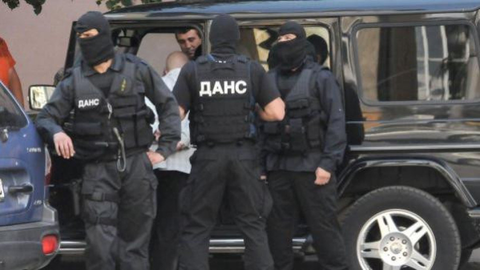 МВР и ДАНС разбиха схема за пране на пари, бандитите източили над 1 млн. евро МВР и ДАНС разбиха схема за пране на пари, бандитите източили над 1 млн. евро