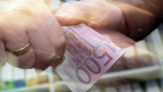 Мними банкови чиновници обират "белязани" пари на клиенти