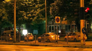 Екшън: Пияни общаци се млатиха с бакшиши във Варна!