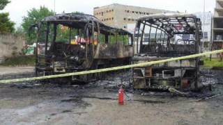Двама драснаха клечката на два автобуса на "Хеброс бус"! Щетите са за над 300 бона