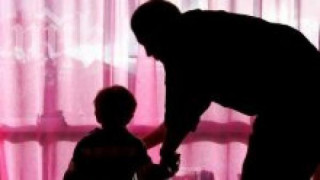 Шок! Наш детски лекар обвинен за педофилия в Гърция!