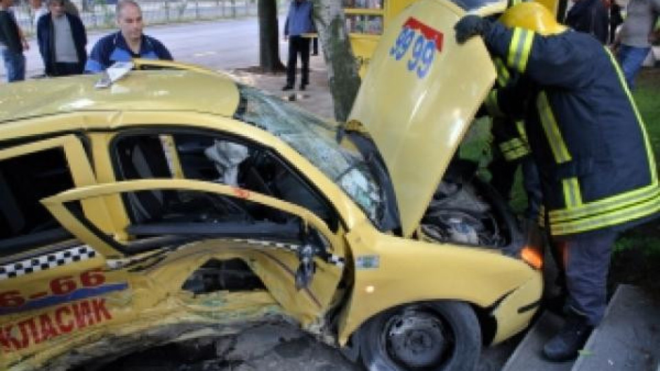 Жена загина при катастрофа в такси