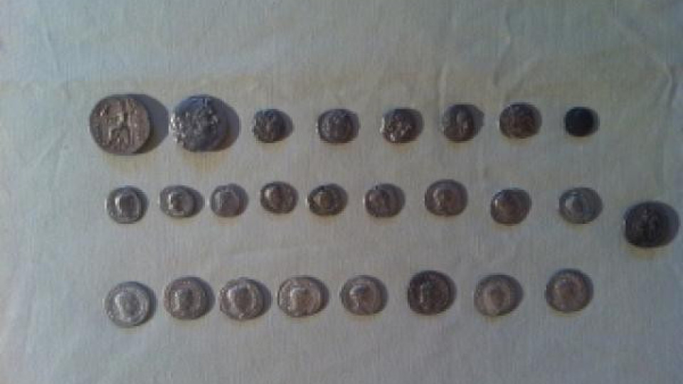 Задържаха 41 антикварни монети