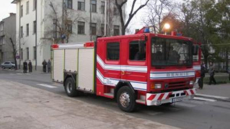 Кола изгоря в „Славейков“
