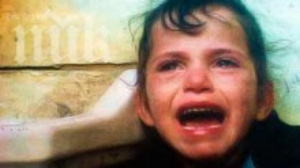 Тийнейджър изнасили 3-годишно българче в Гърция Тийнейджър изнасили 3-годишно българче в Гърция