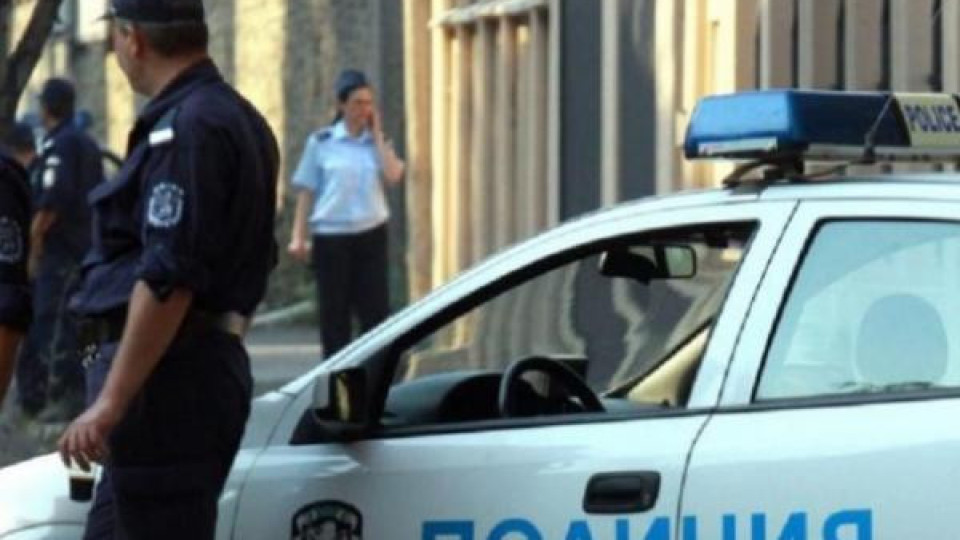 Цивилни ченгета ловят джебчии по морето Цивилни ченгета ловят джебчии по морето