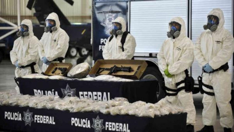 Мексикански опълчения арестуват наркобосове