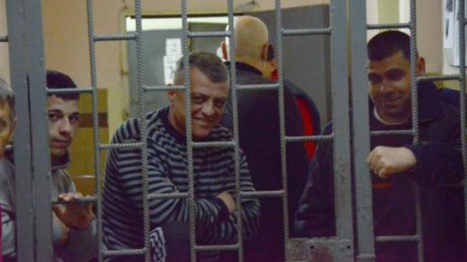 Петното остава зад решетките Петното остава зад решетките