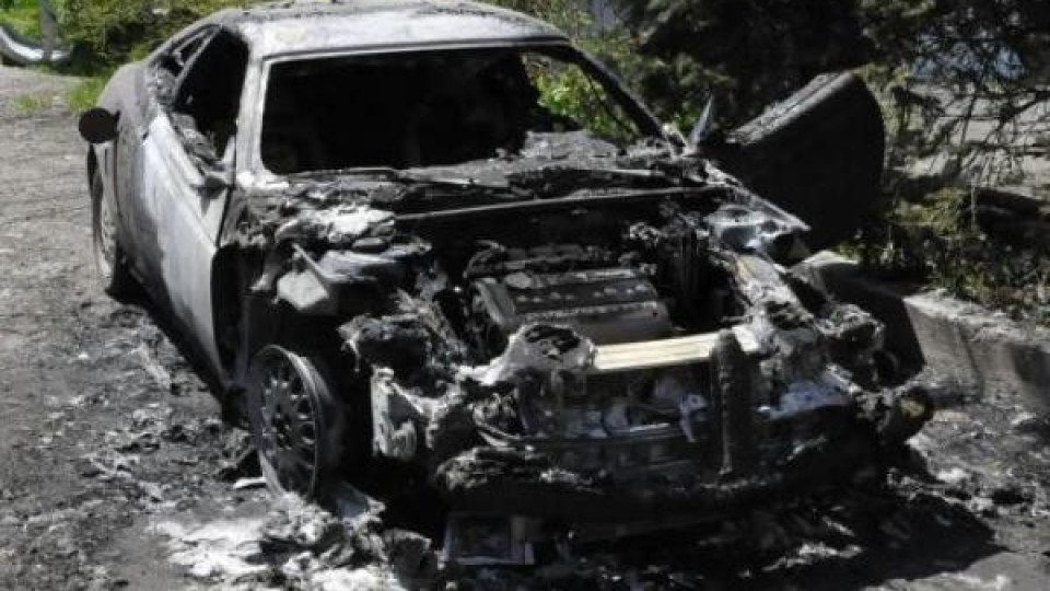 Подпалиха колите на ромски бизнесмен