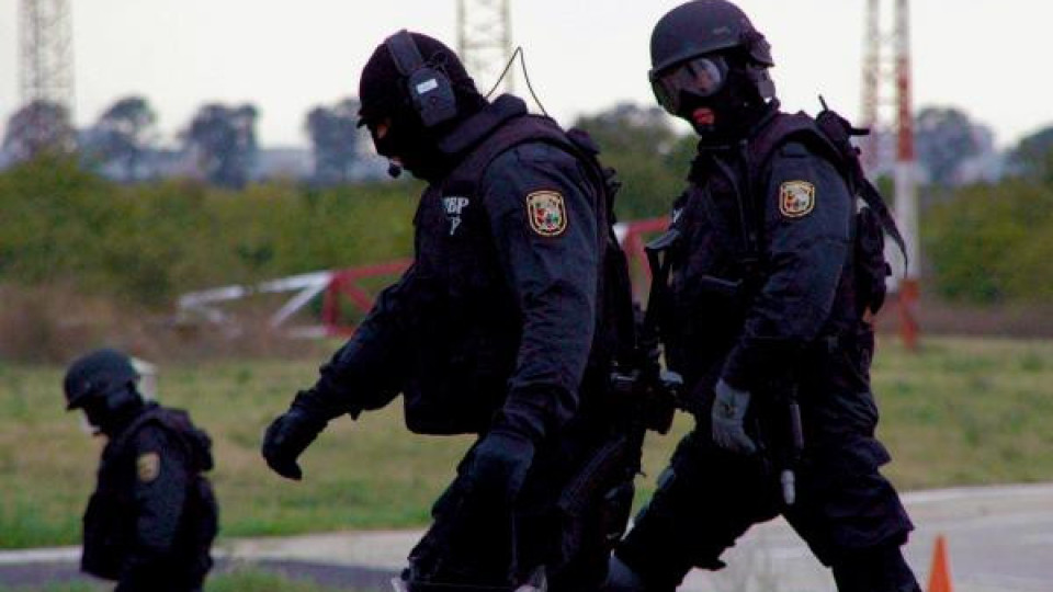 Три бомбени сигнала за половин ден Три бомбени сигнала за половин ден