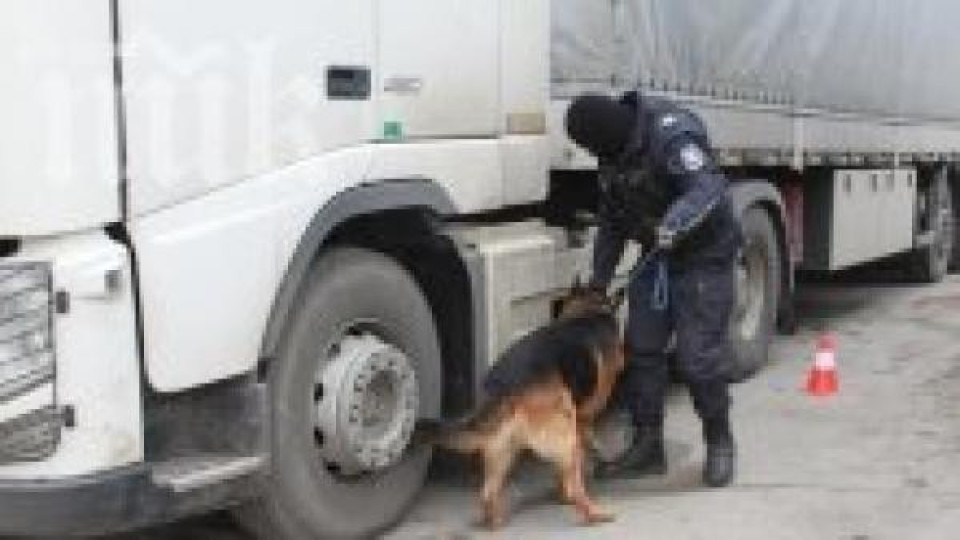 Задържаха над 55 хил. фалшиви артикула на митницата в Пловдив Задържаха над 55 хил. фалшиви артикула на митницата в Пловдив