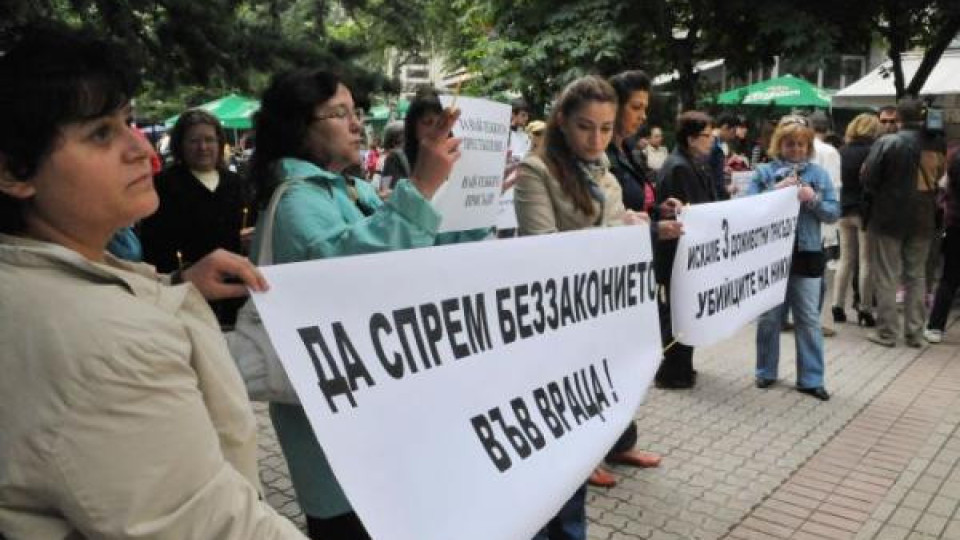 Враца поиска доживотен затвор за убийците на 16-годишния Ники (снимки) Враца поиска доживотен затвор за убийците на 16-годишния Ники (снимки)