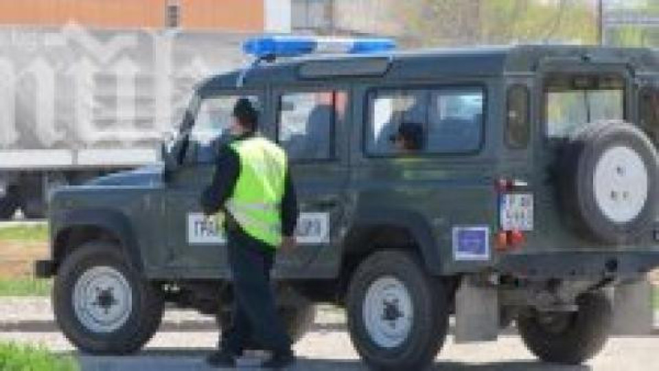 Разследват граничари след стрелба по бежанци Разследват граничари след стрелба по бежанци