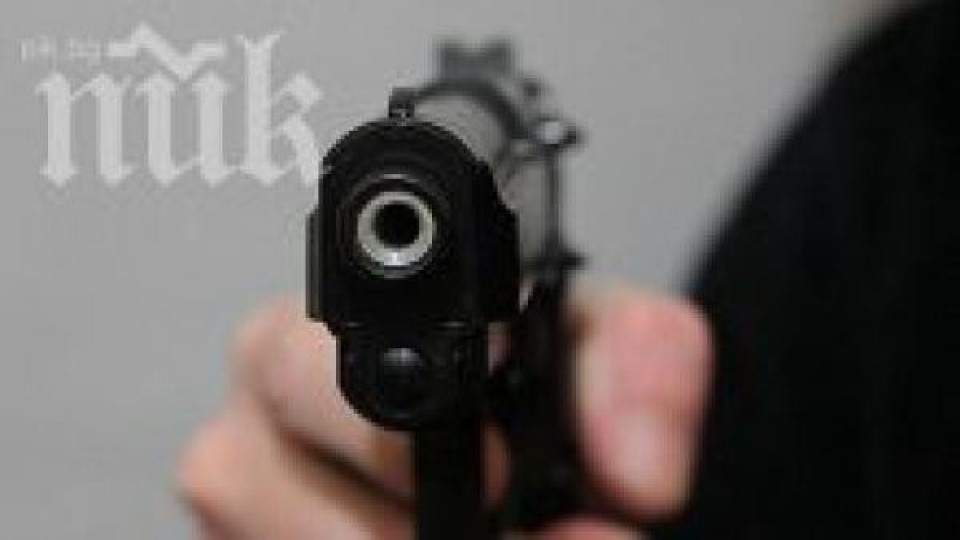 Ватман извади пистолет на пътник! Ватман извади пистолет на пътник!