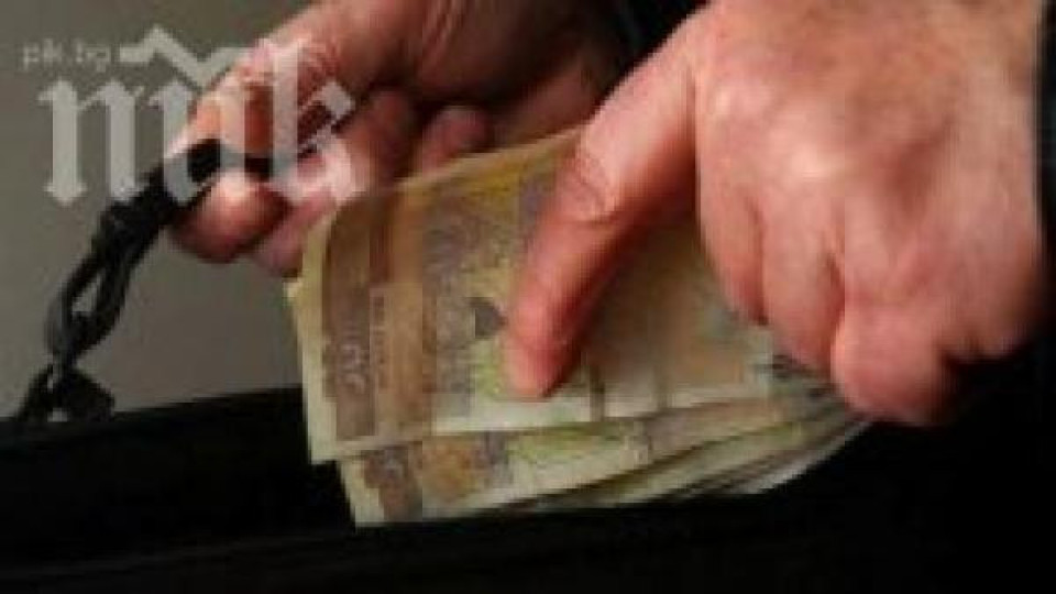 ДАНС залови данъчен служител с 3 бона рушвет ДАНС залови данъчен служител с 3 бона рушвет