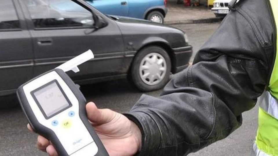 Хванаха мъртво пиян да кара кола в Сливен с 3,88 промила алкохол Хванаха мъртво пиян да кара кола в Сливен с 3,88 промила алкохол
