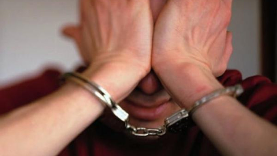 Младеж, убил жена за пръстени, осъден на 20 години затвор Младеж, убил жена за пръстени, осъден на 20 години затвор