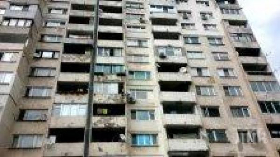 Крадец падна от третия етаж и загина на място Крадец падна от третия етаж и загина на място