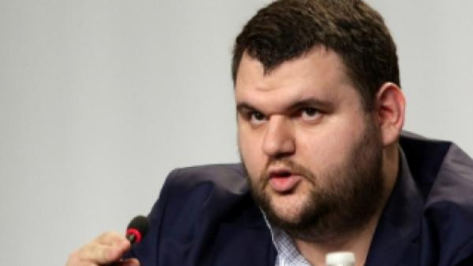 3-ма задържани и обвинени в подготовка за убийството на Пеевски 3-ма задържани и обвинени в подготовка за убийството на Пеевски