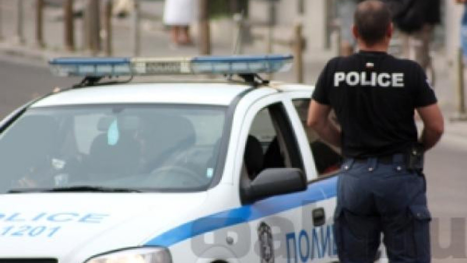 Мъж нападна с брадва охраната на хипермаркет Мъж нападна с брадва охраната на хипермаркет