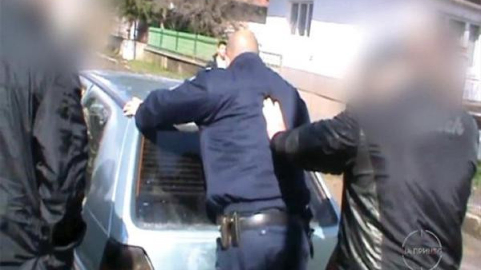 Арестуват 17 полицаи на семинар (Видео+Снимки)