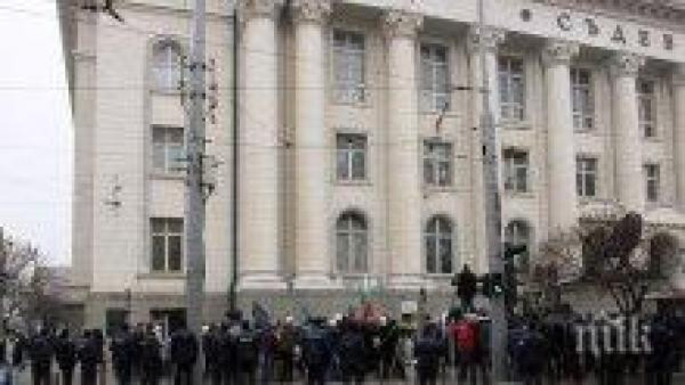 Протестират срещу англичанина-убиец в центъра на София