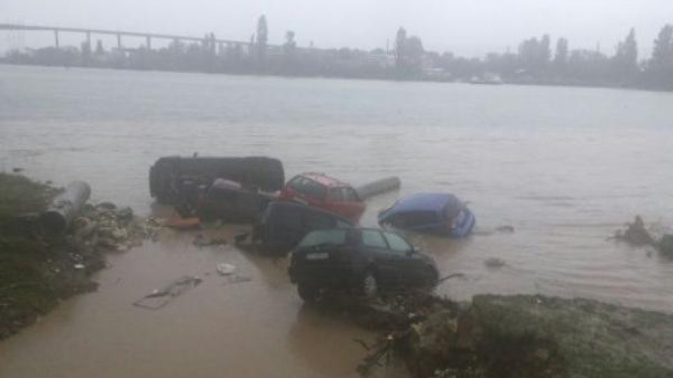 Водолази извадиха още една жертва от кола Водолази извадиха още една жертва от кола