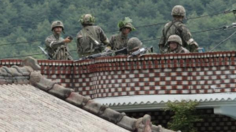 Южнокорейският войник, убил петима, е обграден