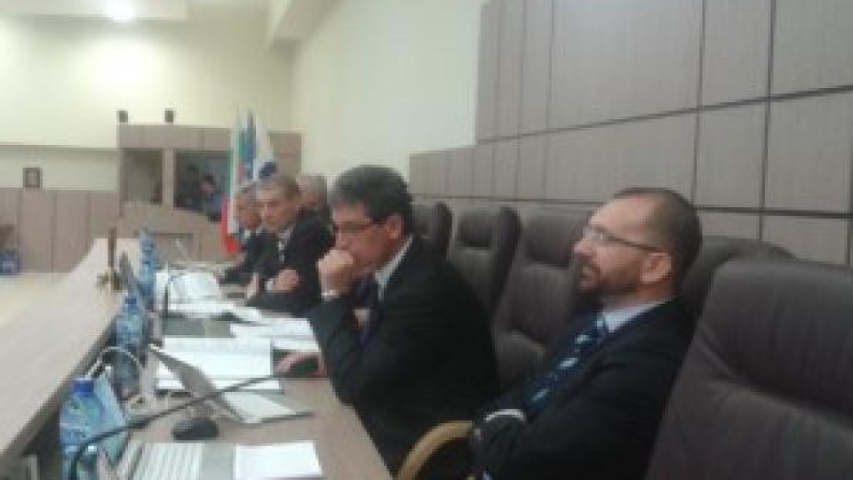 Част от съветниците в Бургас даряват заплати за бедстващите Част от съветниците в Бургас даряват заплати за бедстващите