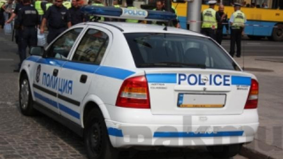 Задържаха трима за побой и грабеж Задържаха трима за побой и грабеж