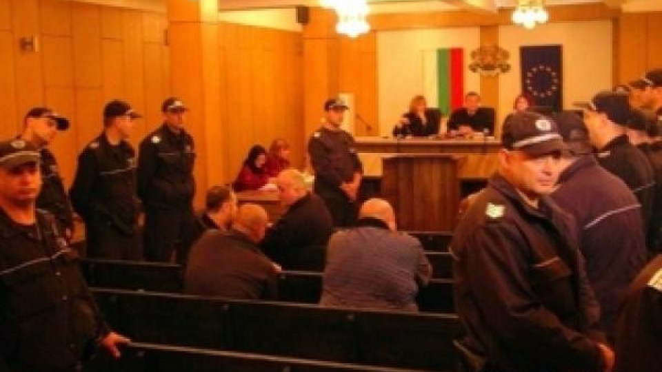 Двама от групата на „Килърите“ с по-леки мерки за неотклонение Двама от групата на „Килърите“ с по-леки мерки за неотклонение