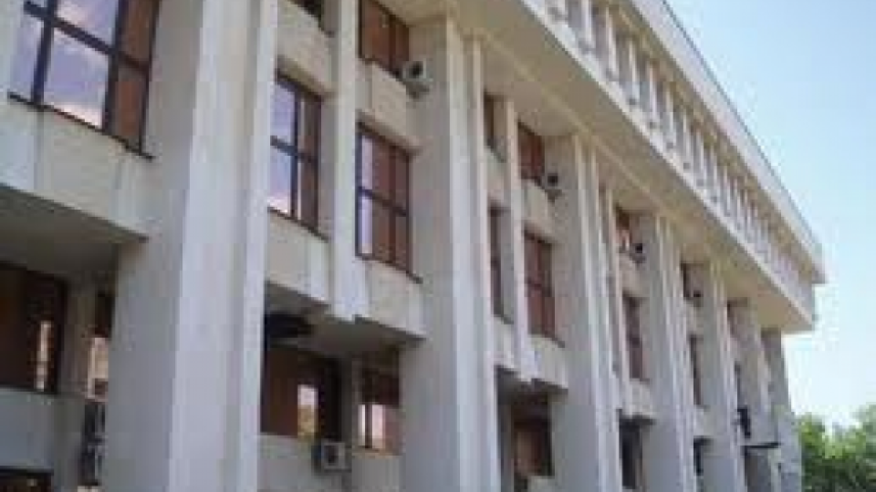 Ефективно наказание за бургазлия, нахлул въоръжен в чужд дом Ефективно наказание за бургазлия, нахлул въоръжен в чужд дом