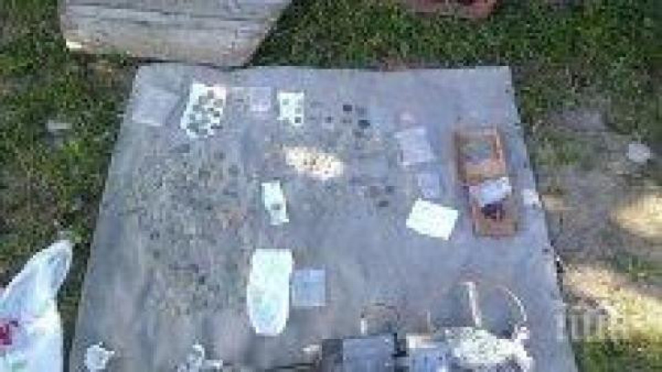 Близо 300 антични монети откриха в дома на иманяр Близо 300 антични монети откриха в дома на иманяр