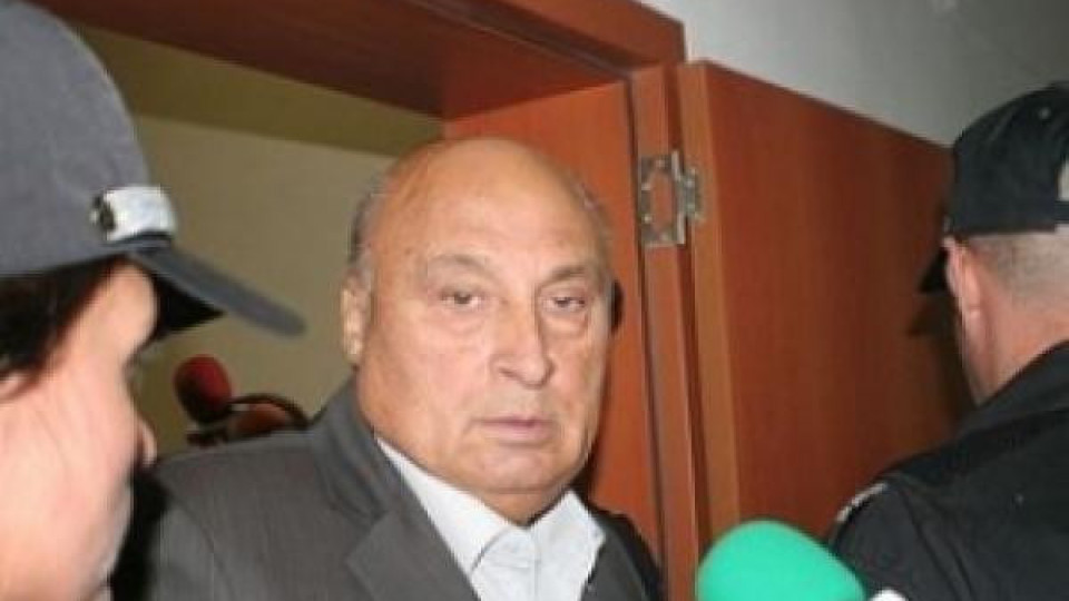 Полицаи закопчаха Цар Киро Полицаи закопчаха Цар Киро