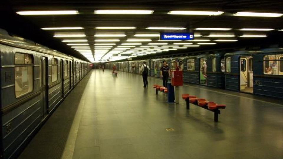 Ексклузивни кадри: Нападение на жена в подлез на метро Ексклузивни кадри: Нападение на жена в подлез на метро