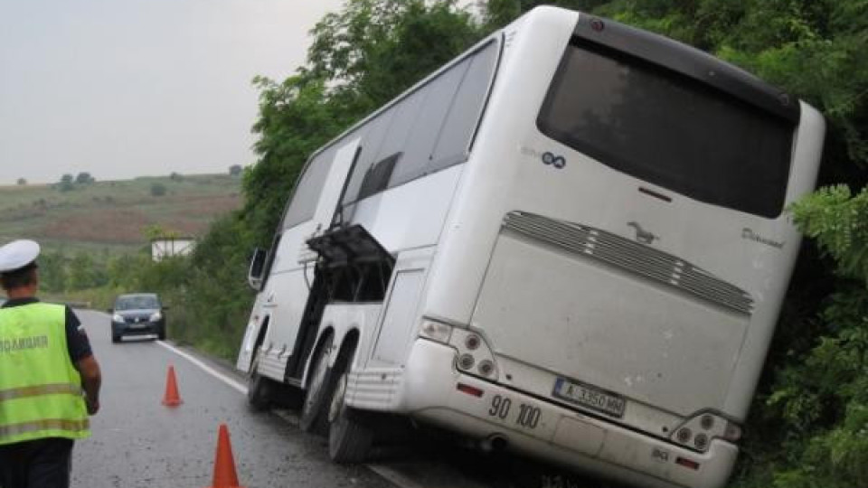 Автобус с 50 деца от Беларус катастрофира край Русе