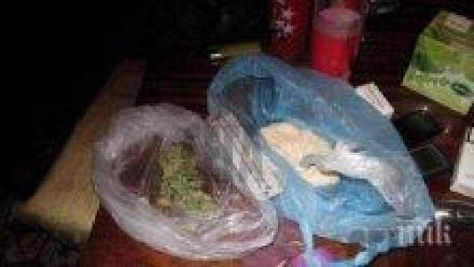 Задържаха мъж с половин килограм канабис Задържаха мъж с половин килограм канабис