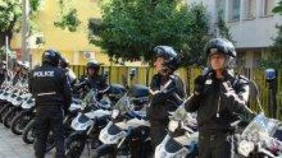 Задържани са още четирима полицаи от моторизираната полиция "Сигма" Задържани са още четирима полицаи от моторизираната полиция "Сигма"