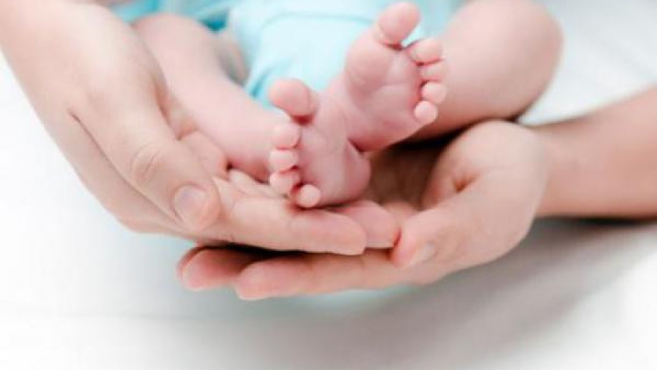 19-годишна изостави бебето си, цял ден стояло под жаркото слънце 19-годишна изостави бебето си, цял ден стояло под жаркото слънце