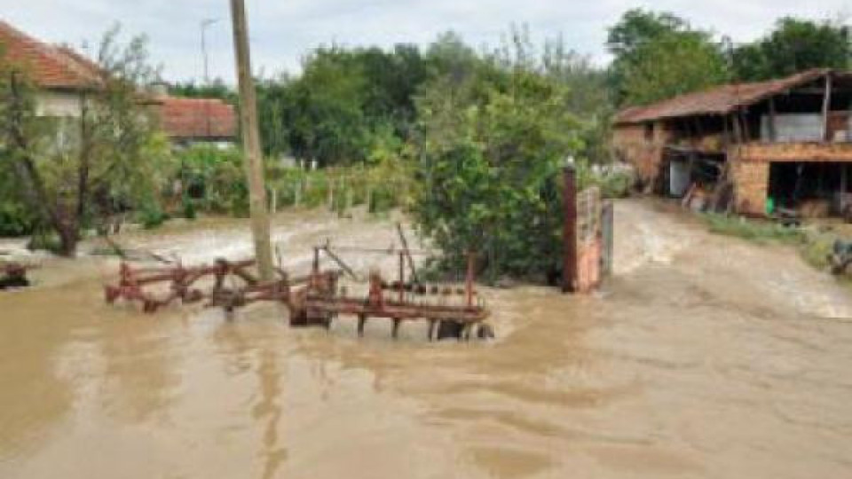 Бургас помага на пострадалите от наводненията в Мизия