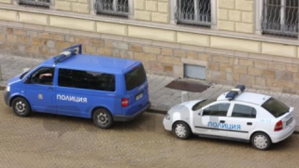 Пиян прободе жена, души шофьор и се сби с полицаи в Бургас