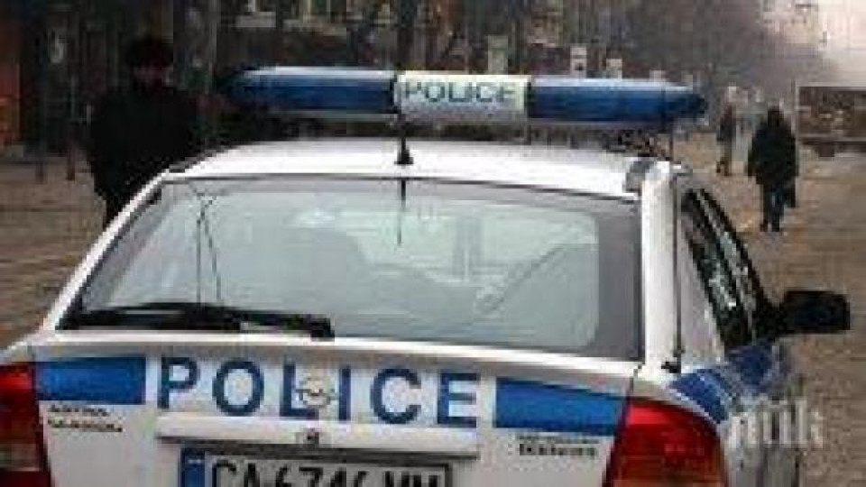 Автопатрул хвана крадци на бус в крачка Автопатрул хвана крадци на бус в крачка