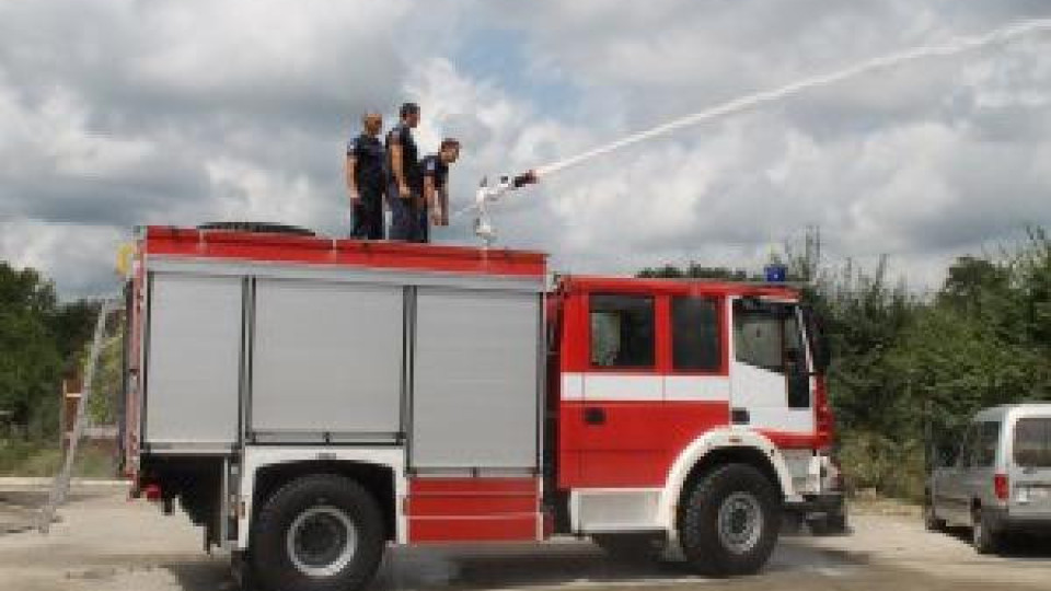 Отказала спирачка на локомотив подпали сухи треви край „Пиргосплод“в Бургас Отказала спирачка на локомотив подпали сухи треви край „Пиргосплод“в Бургас
