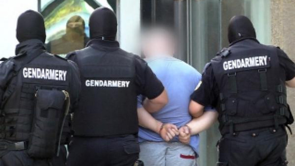 Осем обвинени за лихварство, отвличания и рекет Осем обвинени за лихварство, отвличания и рекет