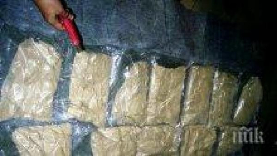 Митничари от Малко Търново заловиха 15 кг хероин Митничари от Малко Търново заловиха 15 кг хероин